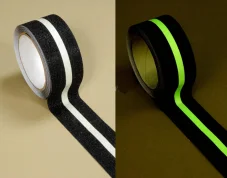 Protiskluzová samolepicí fotoluminiscenční páska Heskins GLOWFIX BLACK 50 mm 3 m