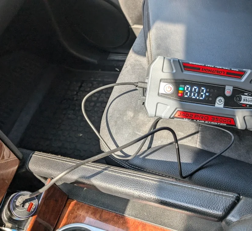 Nabíječka do auta 2x USB-C + USB-A 100W 12/24V