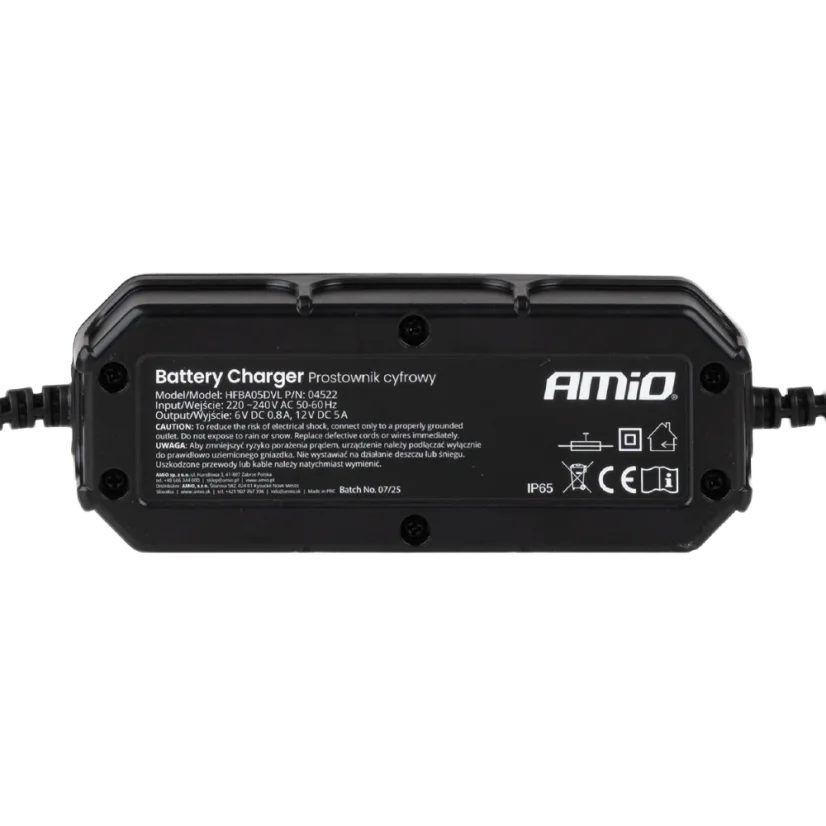 Zadní strana digitální nabíječky autobaterií AMIO 04522 5A 6/12V - štítek s údaji