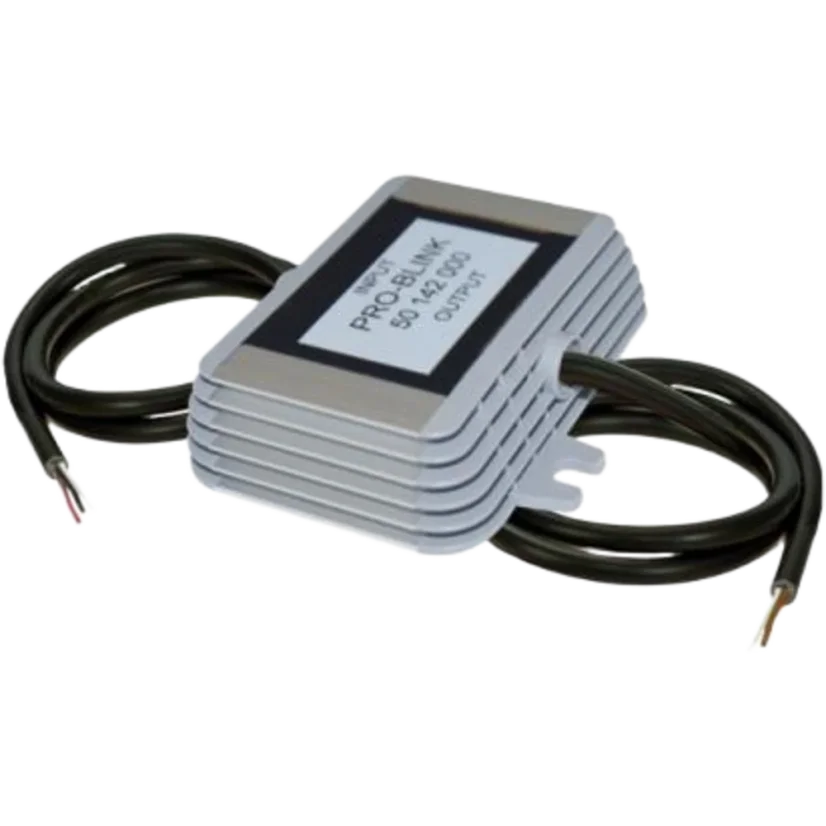 Kompaktní a plně zalitý modul PRO-BLINK (verze Universal). Díky krytí IP6K9K odolá vodě i tlaku a volné konce kabelů umožňují snadné zapojení do jakékoliv elektroinstalace.