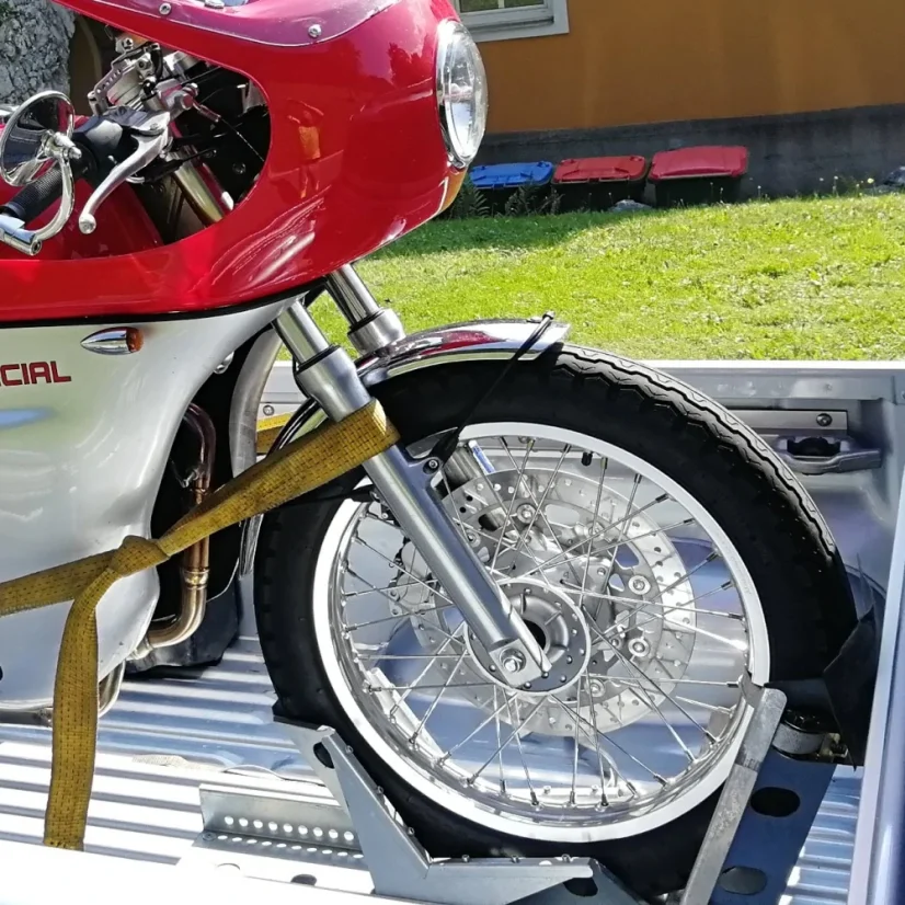 Držák motocyklu kolébkový